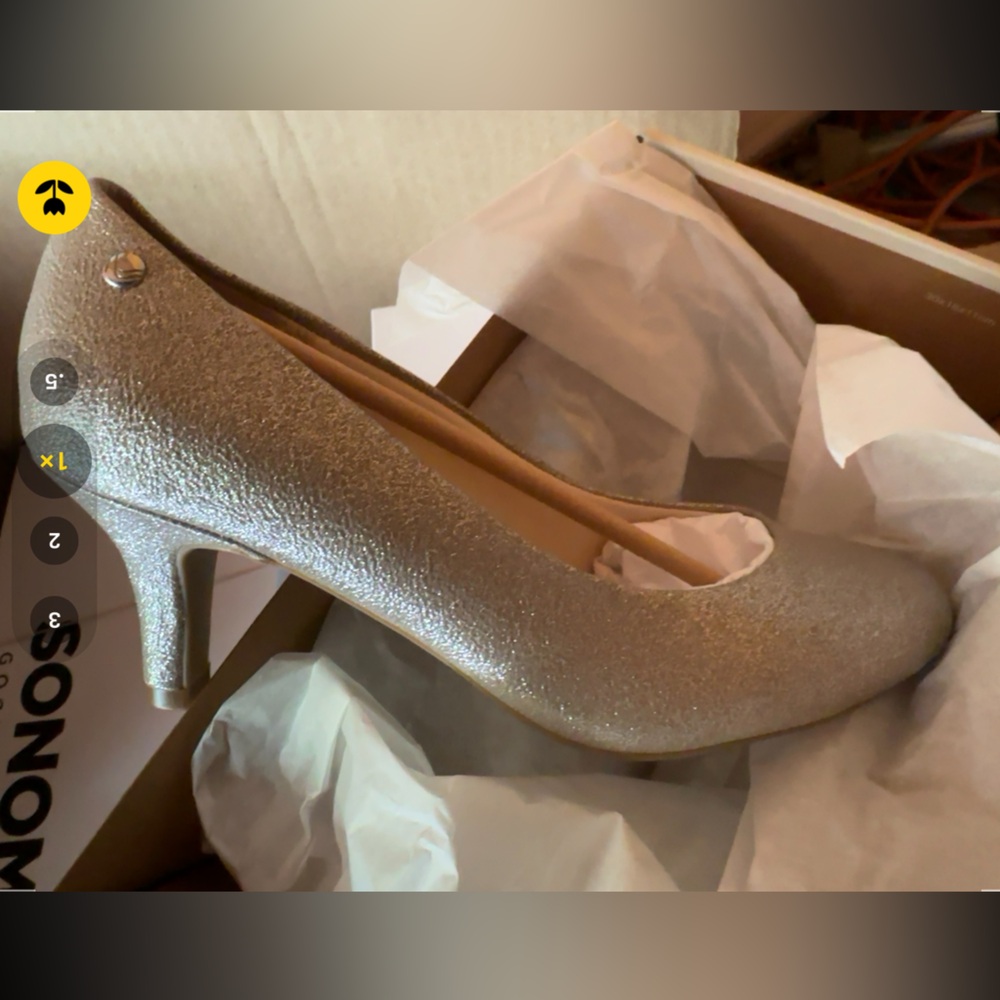 LifeStride Glitter Pump in Champagne